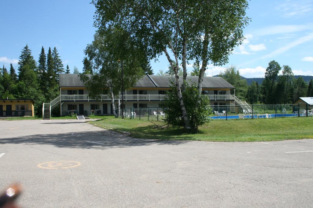 La Cuillere A Pot Otel Saint-Donat-de-Montcalm Dış mekan fotoğraf