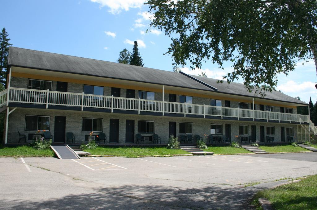 La Cuillere A Pot Otel Saint-Donat-de-Montcalm Dış mekan fotoğraf