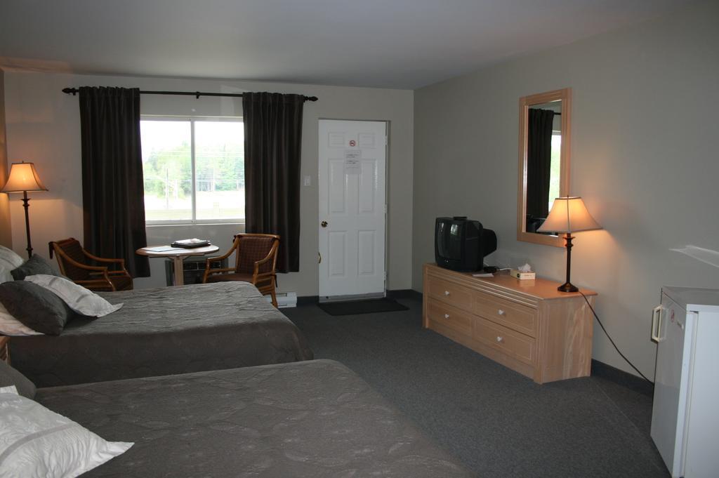 La Cuillere A Pot Otel Saint-Donat-de-Montcalm Dış mekan fotoğraf