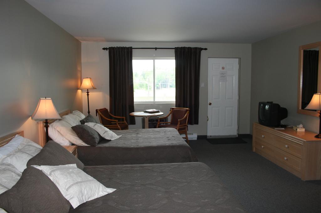 La Cuillere A Pot Otel Saint-Donat-de-Montcalm Oda fotoğraf